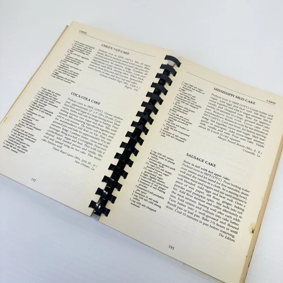 Louisiana Tiger Bait Cajun Creole Cookbook LSU 1976 Alumni 1st Ed Print Clean - Picture 11 of 11